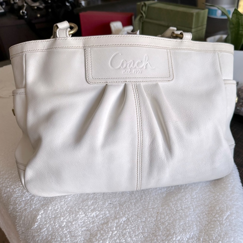 *SOLD* Coach White Leather Pleated East West Gallery
Shoulder Bag